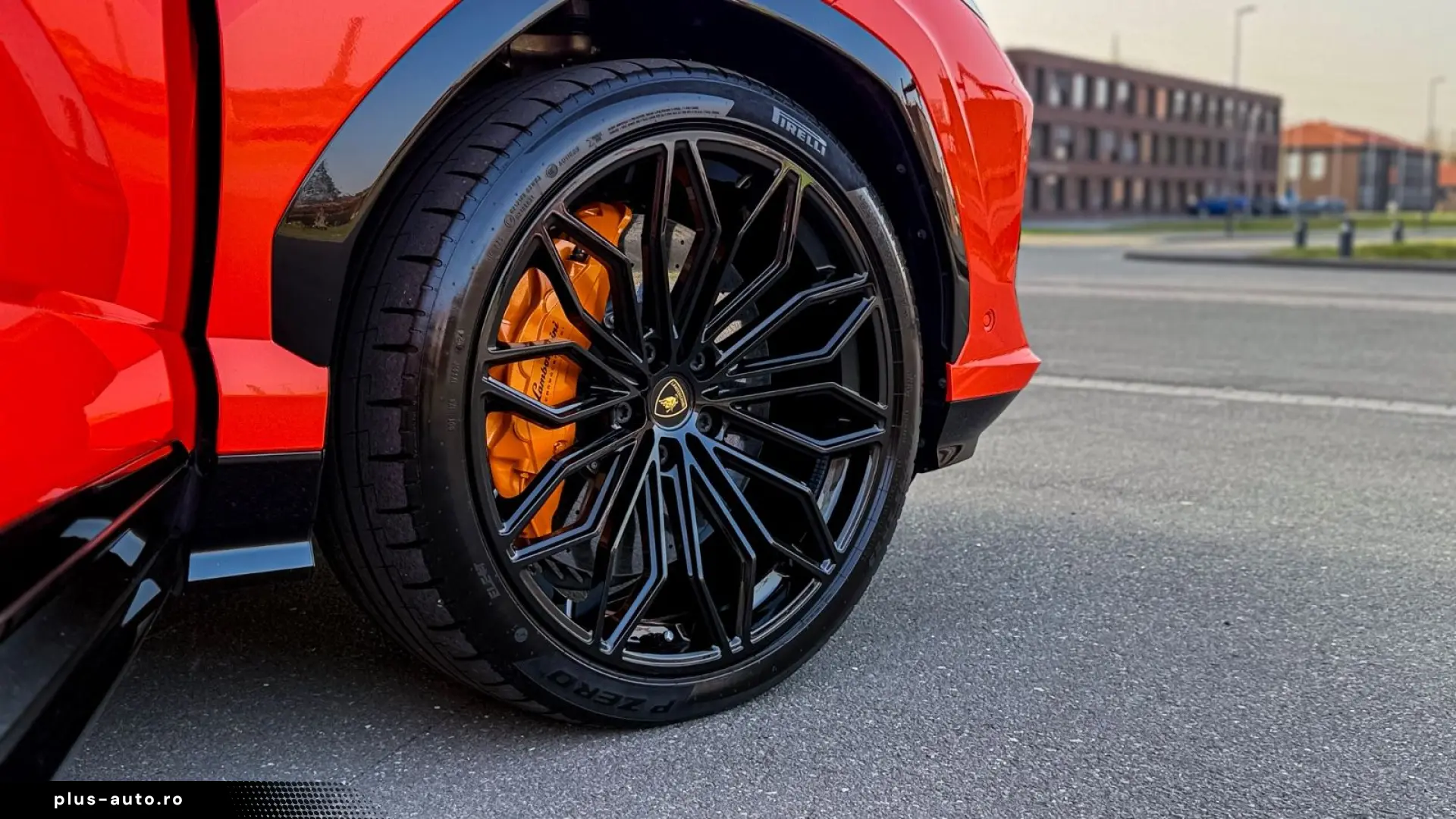 LAMBORGHINI Urus SE 4.0 V8 PHEV B&O 3D  Rear Entertainment
