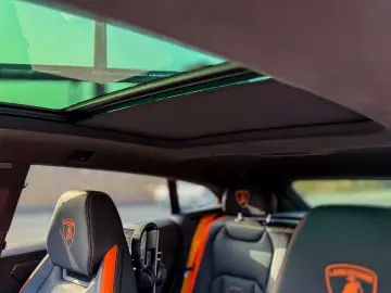 LAMBORGHINI Urus SE 4.0 V8 PHEV B&O 3D  Rear Entertainment
