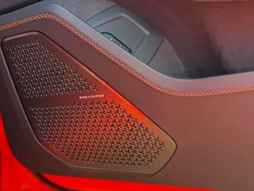 LAMBORGHINI Urus SE 4.0 V8 PHEV B&O 3D  Rear Entertainment