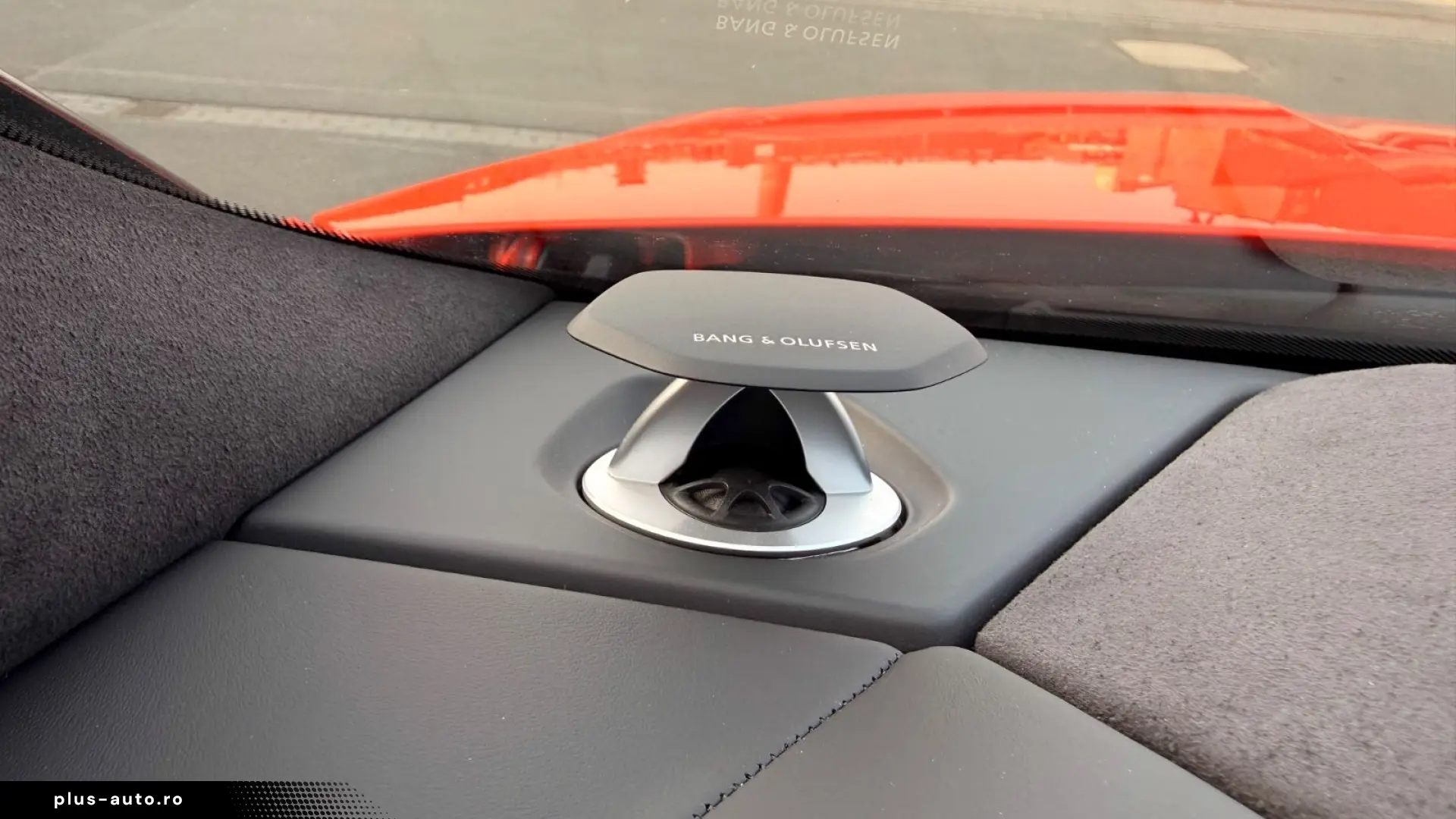 LAMBORGHINI Urus SE 4.0 V8 PHEV B&O 3D  Rear Entertainment