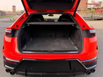 LAMBORGHINI Urus SE 4.0 V8 PHEV B&O 3D  Rear Entertainment