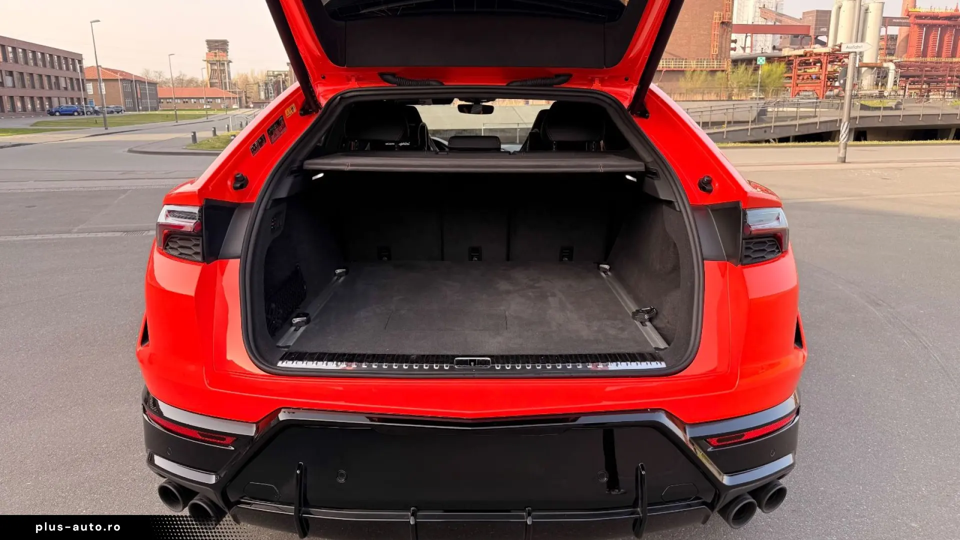 LAMBORGHINI Urus SE 4.0 V8 PHEV B&O 3D  Rear Entertainment