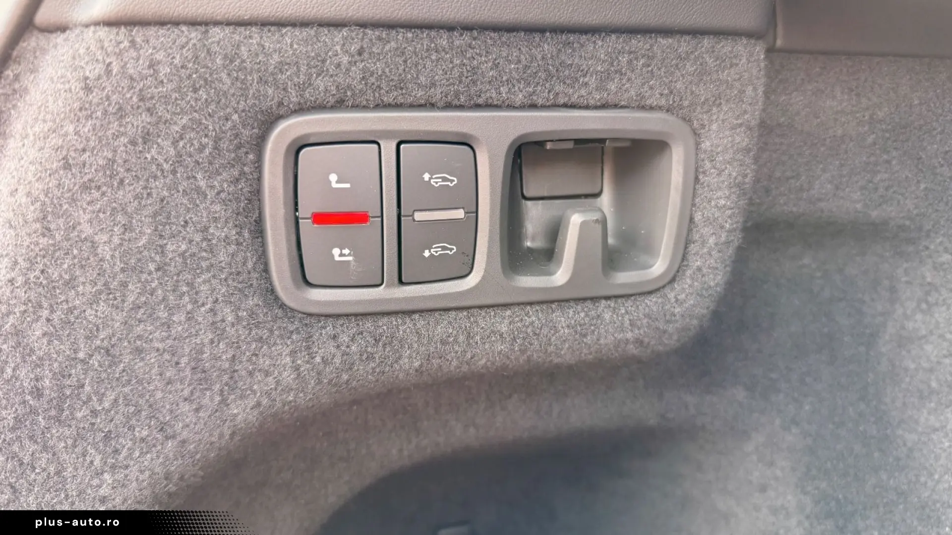 LAMBORGHINI Urus SE 4.0 V8 PHEV B&O 3D  Rear Entertainment