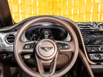 Bentley Bentayga HYBRID   PANORAMA