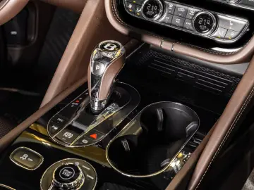 Bentley Bentayga HYBRID   PANORAMA