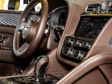 Bentley Bentayga HYBRID   PANORAMA