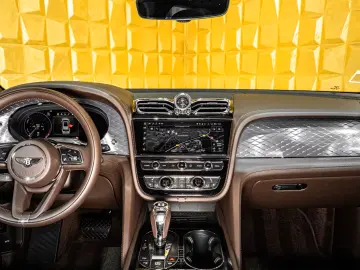 Bentley Bentayga HYBRID   PANORAMA