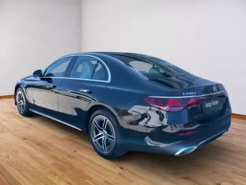 MERCEDES-BENZ E 220 d AMG SUPERSCREEN 360 KAMERA