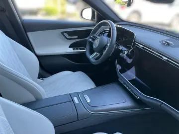 MERCEDES-BENZ E 220 d AMG SUPERSCREEN 360 KAMERA