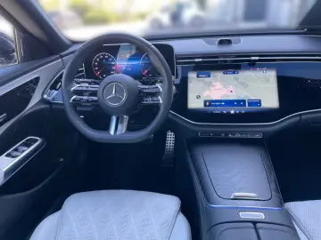 MERCEDES-BENZ E 220 d AMG SUPERSCREEN 360 KAMERA