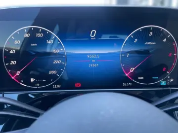 MERCEDES-BENZ E 220 d AMG SUPERSCREEN 360 KAMERA
