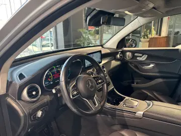 MERCEDES-BENZ GLC 300e 4M AMG-Line FAP Pano AHK Memo…