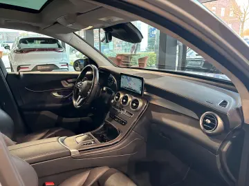 MERCEDES-BENZ GLC 300e 4M AMG-Line FAP Pano AHK Memo…