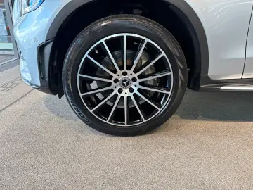 MERCEDES-BENZ GLC 300e 4M AMG-Line FAP Pano AHK Memo…