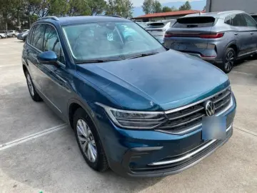 VW Tiguan Life 2.0 TDI SCR LED ACC PDC
