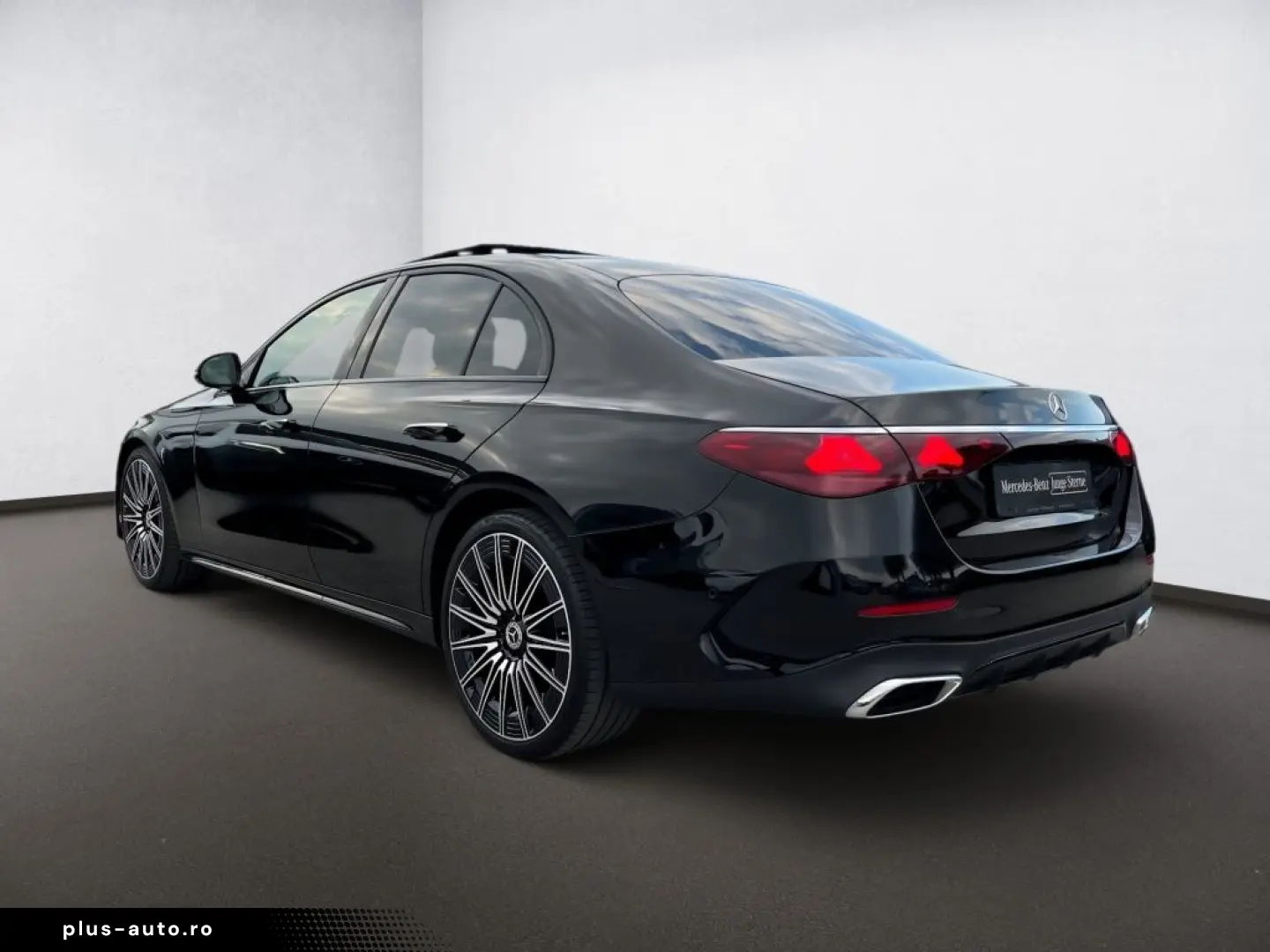 MERCEDES-BENZ E 220 d AMG Night SUPERSCREEN Pano Burm4D