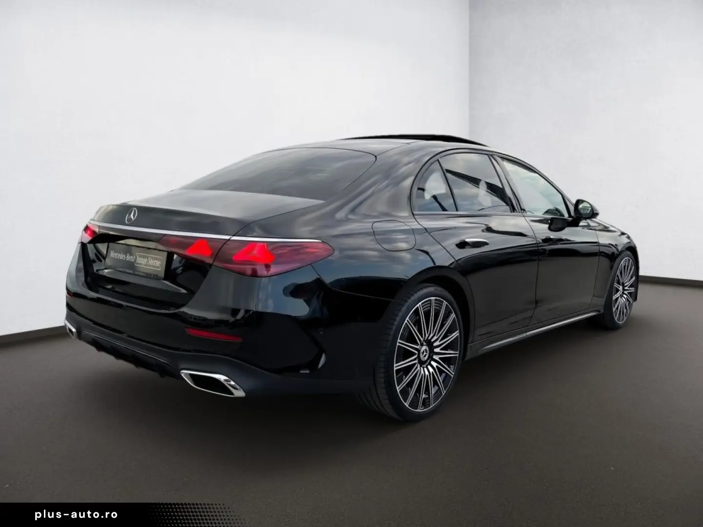 MERCEDES-BENZ E 220 d AMG Night SUPERSCREEN Pano Burm4D