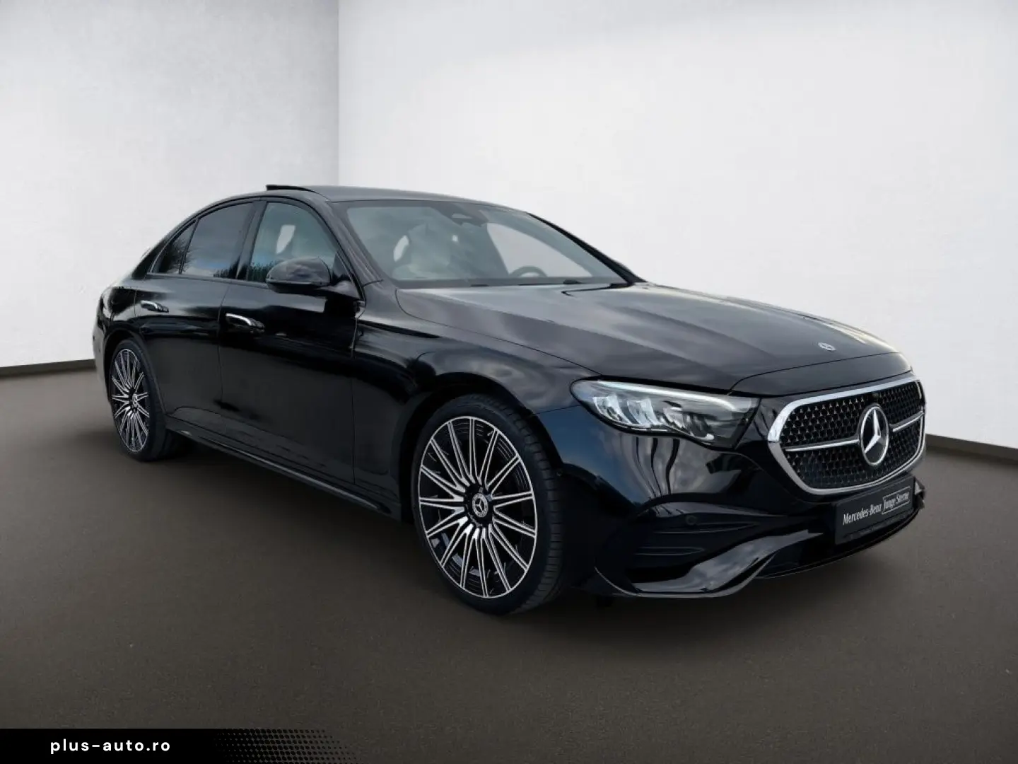 MERCEDES-BENZ E 220 d AMG Night SUPERSCREEN Pano Burm4D