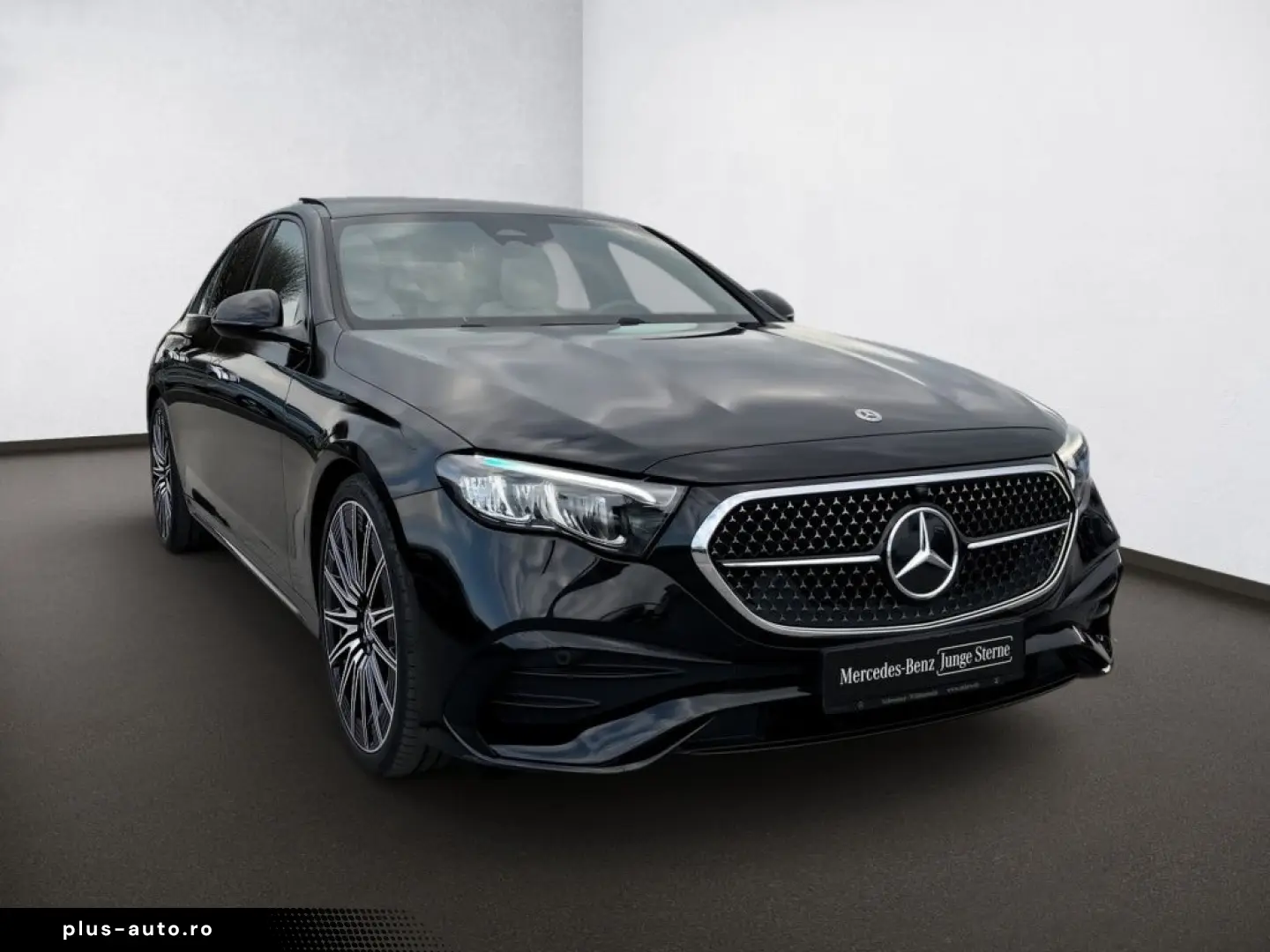 MERCEDES-BENZ E 220 d AMG Night SUPERSCREEN Pano Burm4D