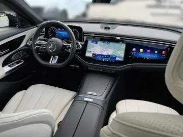 MERCEDES-BENZ E 220 d AMG Night SUPERSCREEN Pano Burm4D