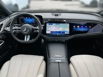 MERCEDES-BENZ E 220 d AMG Night SUPERSCREEN Pano Burm4D