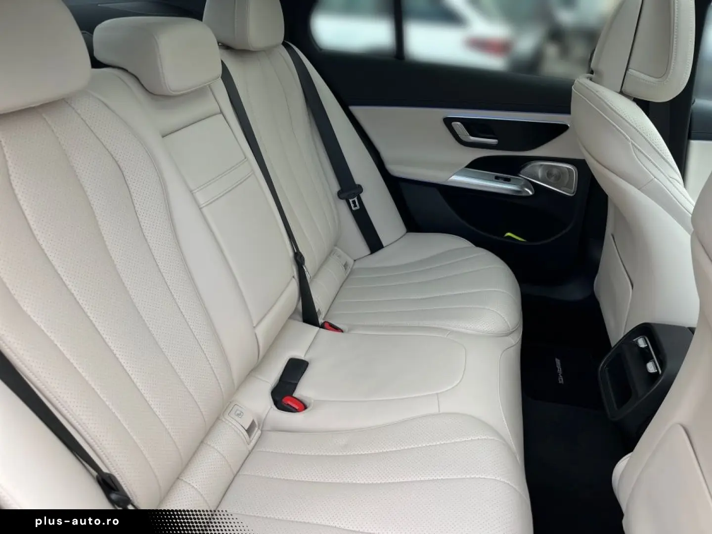 MERCEDES-BENZ E 220 d AMG Night SUPERSCREEN Pano Burm4D