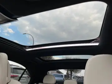 MERCEDES-BENZ E 220 d AMG Night SUPERSCREEN Pano Burm4D