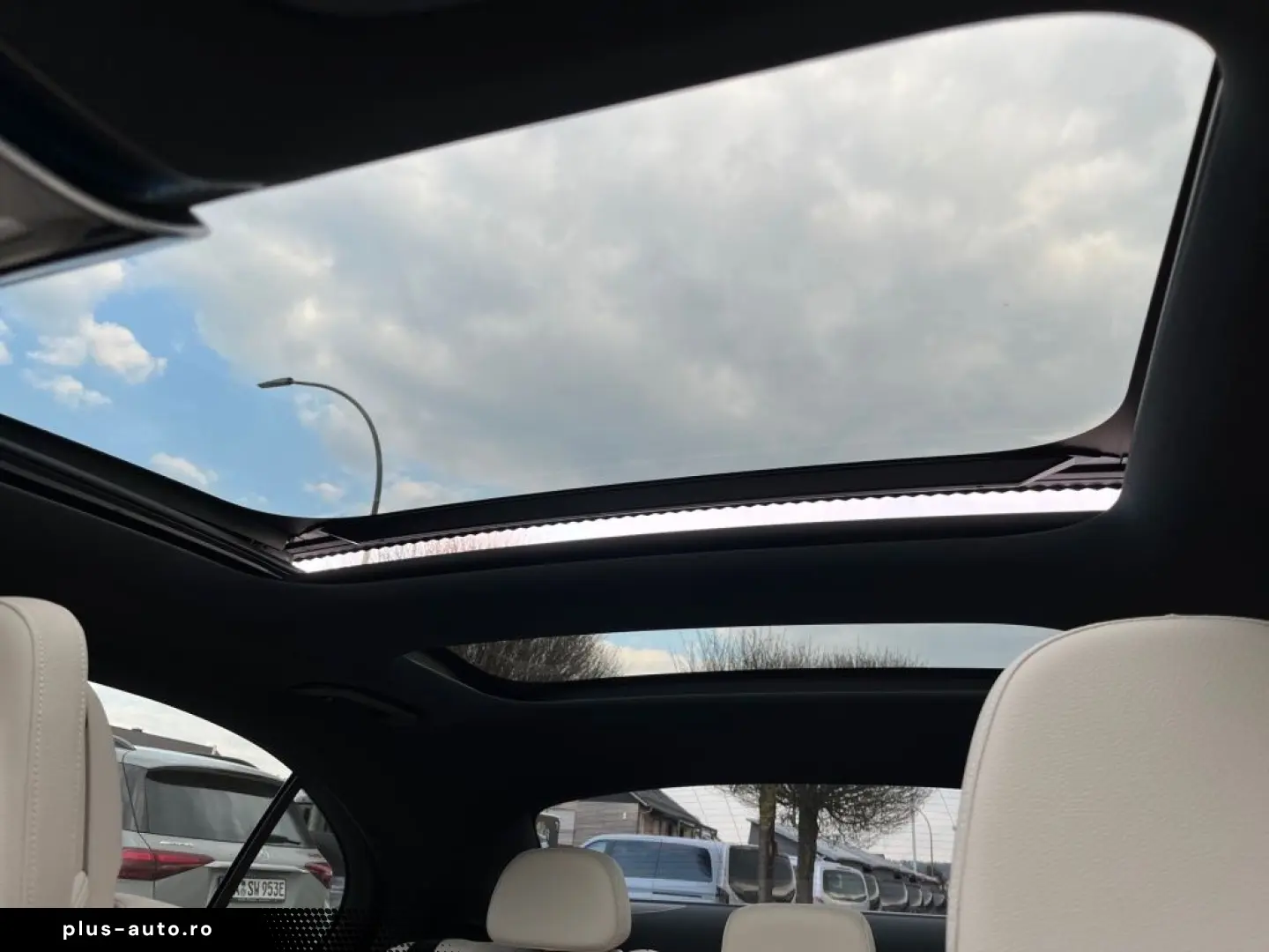MERCEDES-BENZ E 220 d AMG Night SUPERSCREEN Pano Burm4D