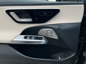 MERCEDES-BENZ E 220 d AMG Night SUPERSCREEN Pano Burm4D