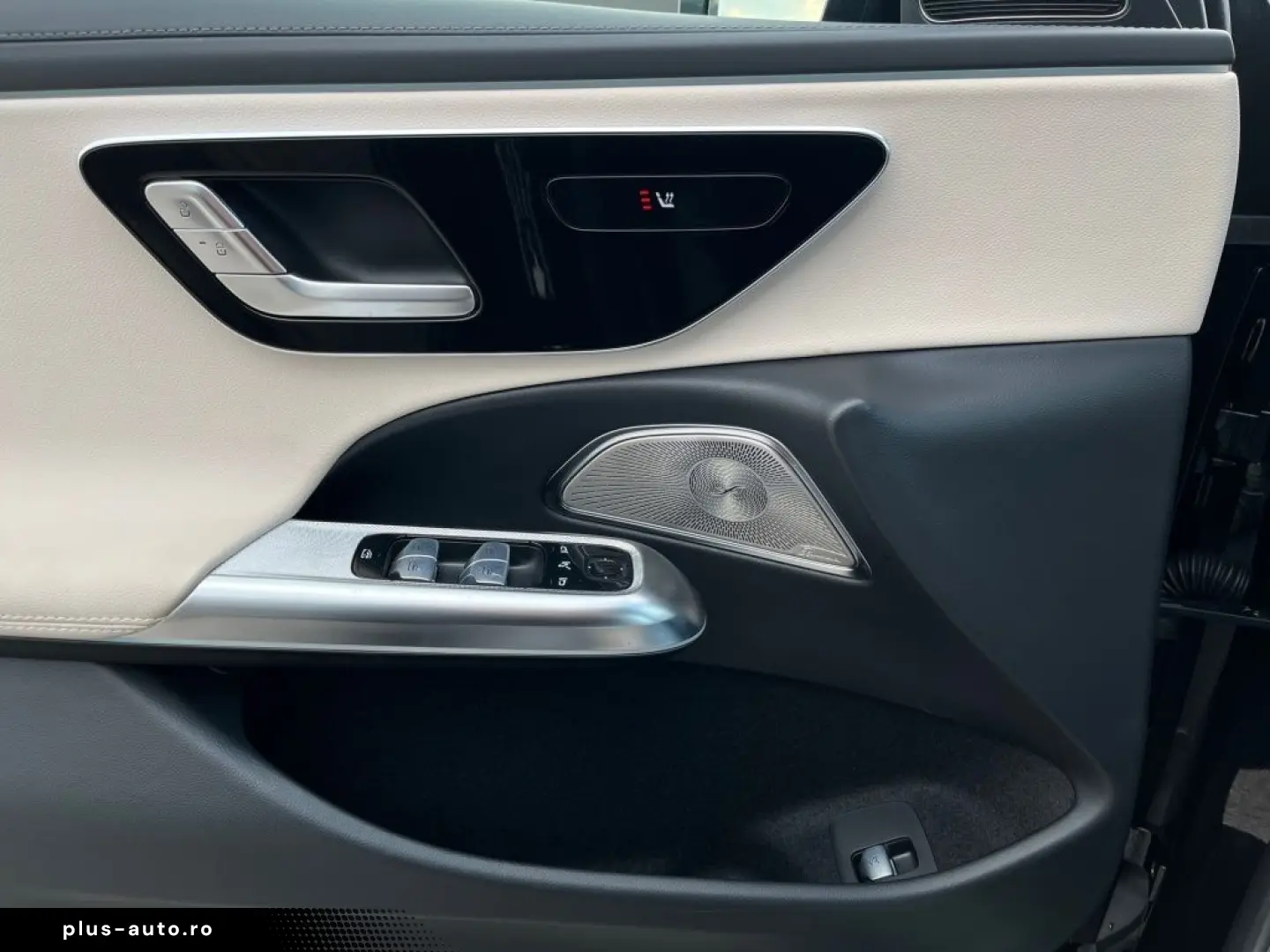 MERCEDES-BENZ E 220 d AMG Night SUPERSCREEN Pano Burm4D