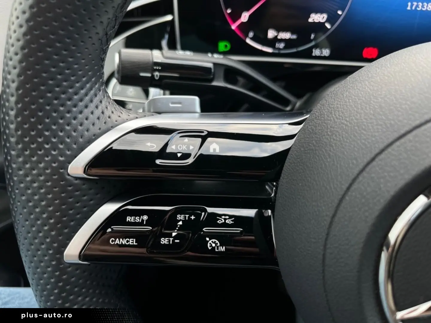 MERCEDES-BENZ E 220 d AMG Night SUPERSCREEN Pano Burm4D