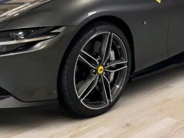 FERRARI Roma Carbon Grigio Silverstone JBL 8-fach