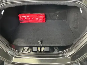 FERRARI Roma Carbon Grigio Silverstone JBL 8-fach
