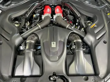 FERRARI Roma Carbon Grigio Silverstone JBL 8-fach