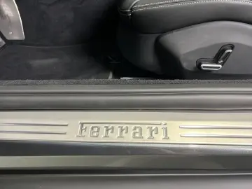 FERRARI Roma Carbon Grigio Silverstone JBL 8-fach