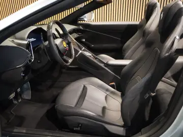 FERRARI Roma 3.9 T V8 Spider 1.Hd U-frei Carbon-Lenkrad