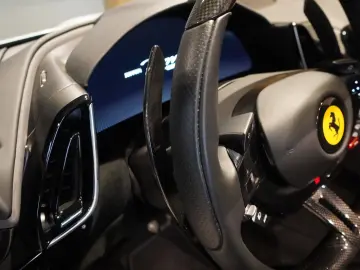 FERRARI Roma 3.9 T V8 Spider 1.Hd U-frei Carbon-Lenkrad