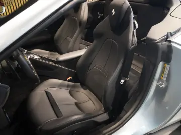 FERRARI Roma 3.9 T V8 Spider 1.Hd U-frei Carbon-Lenkrad