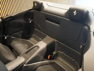 FERRARI Roma 3.9 T V8 Spider 1.Hd U-frei Carbon-Lenkrad