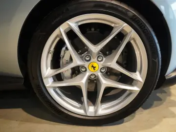 FERRARI Roma 3.9 T V8 Spider 1.Hd U-frei Carbon-Lenkrad