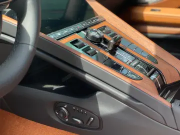 ASTON MARTIN DB12 4.0 V8 Volante