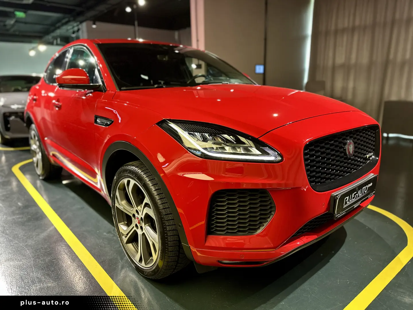 Jaguar E-Pace 1st Ed R-Dyn HUD MEM ACC Pano Merid Adapt.Susp