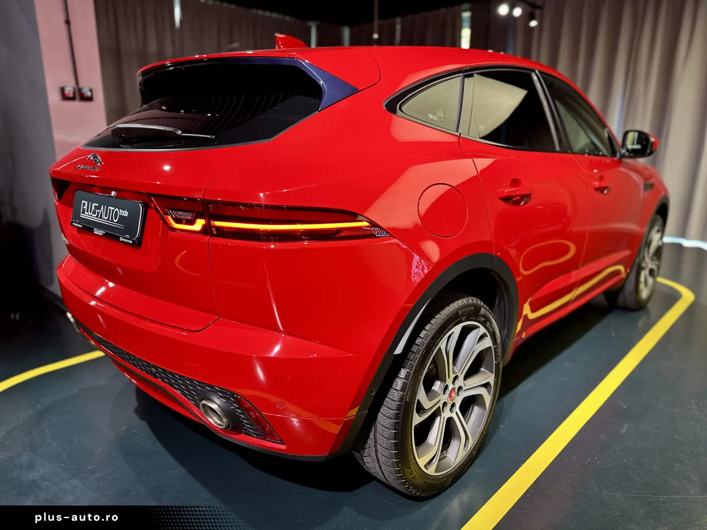 Jaguar E-Pace 1st Ed R-Dyn HUD MEM ACC Pano Merid Adapt.Susp