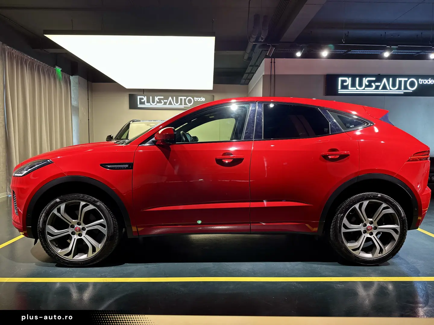 Jaguar E-Pace 1st Ed R-Dyn HUD MEM ACC Pano Merid Adapt.Susp