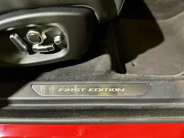 Jaguar E-Pace 1st Ed R-Dyn HUD MEM ACC Pano Merid Adapt.Susp