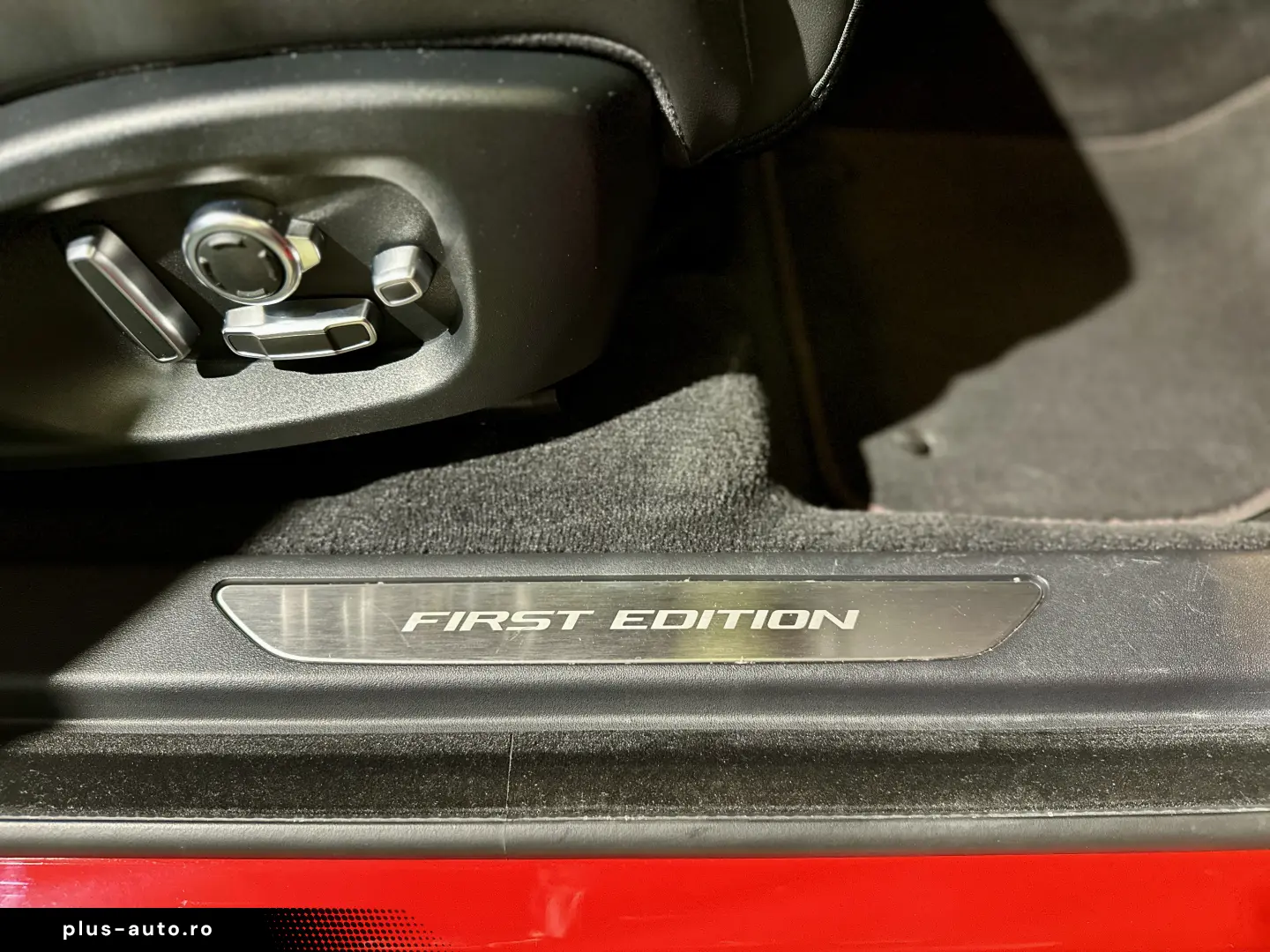 Jaguar E-Pace 1st Ed R-Dyn HUD MEM ACC Pano Merid Adapt.Susp