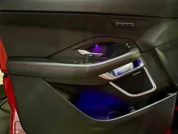 Jaguar E-Pace 1st Ed R-Dyn HUD MEM ACC Pano Merid Adapt.Susp