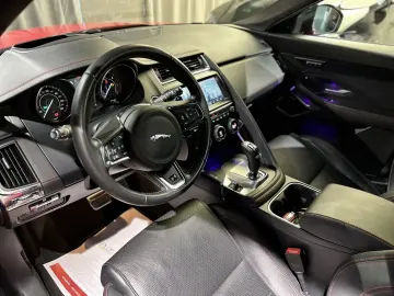 Jaguar E-Pace 1st Ed R-Dyn HUD MEM ACC Pano Merid Adapt.Susp