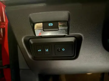 Jaguar E-Pace 1st Ed R-Dyn HUD MEM ACC Pano Merid Adapt.Susp