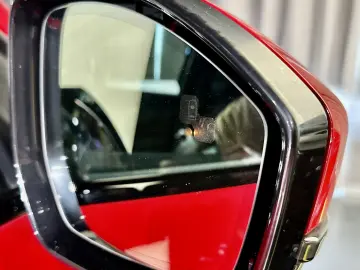 Jaguar E-Pace 1st Ed R-Dyn HUD MEM ACC Pano Merid Adapt.Susp